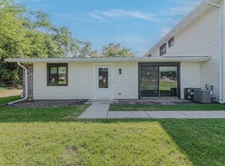119 Brewster Ct APT B, Bloomingdale, IL 60108