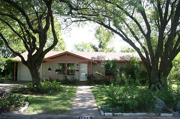 Lovely home on lush lot, over 17k square foot!