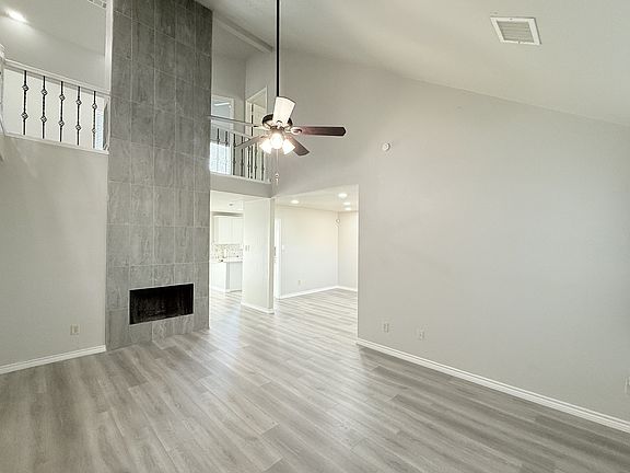 4th image of 636 Mountain Side Dr