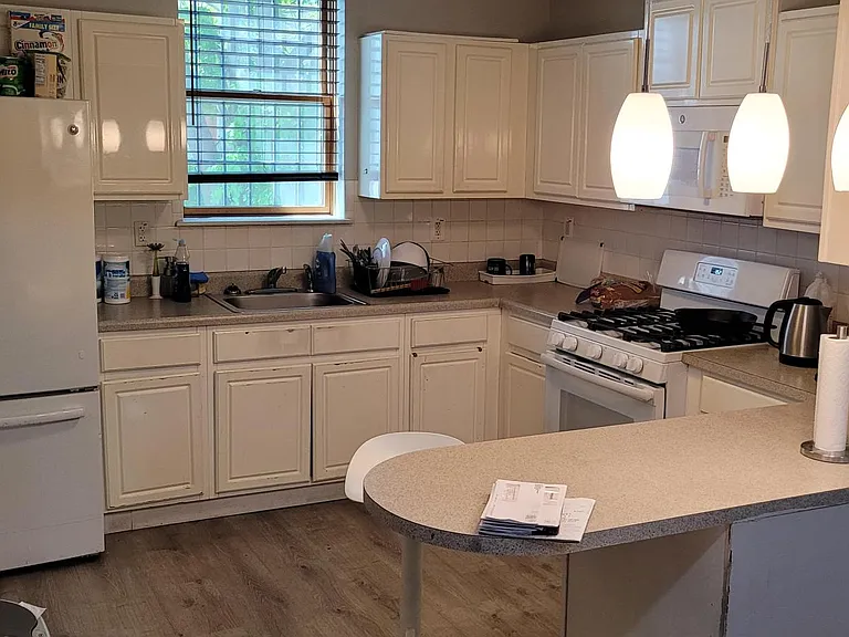 206 Wyona St #2 — Photo 6