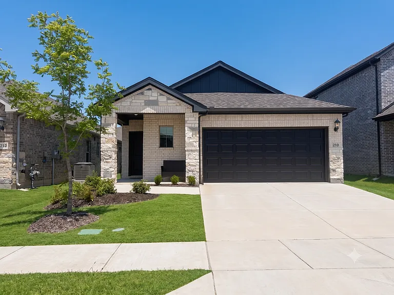 210 Berkshire Dr — Photo 2