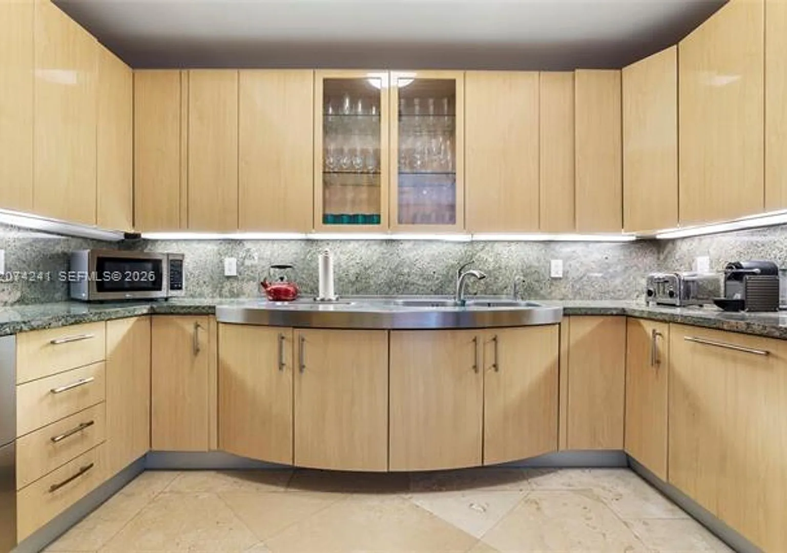 100 S Pointe Dr cu-1810, Miami Beach, FL 33139 — Photo 1