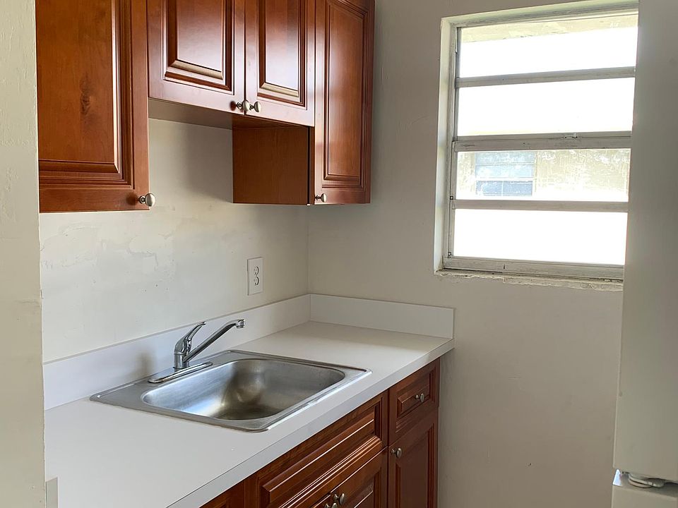 1st image of 200 Perviz Ave