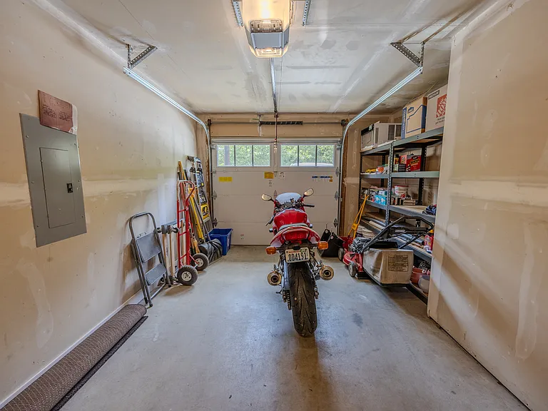 9224 Woodlawn Ave N — Photo 19