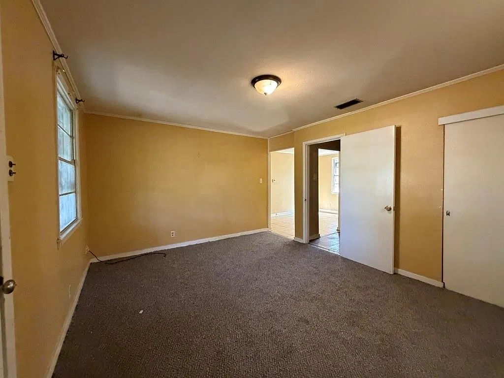 3 bed, 1.0 bath, 1040 sqft, $1,200 — Photo 3