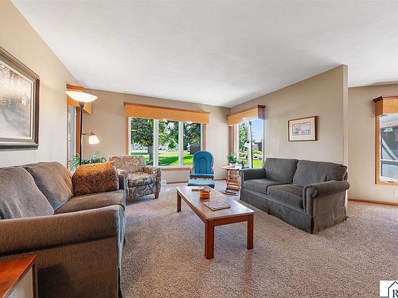 5th image of 203 2nd Ave SE