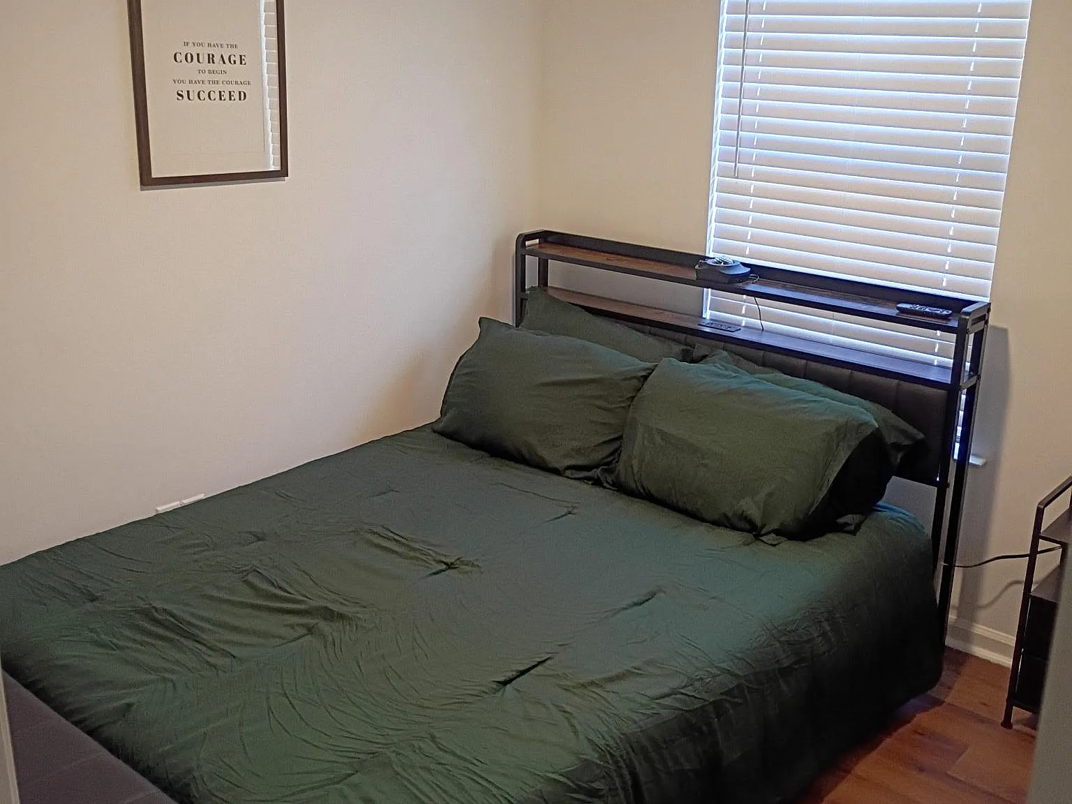 4 bed, 2.0 bath, 960 sqft, $1,092 — Photo 1