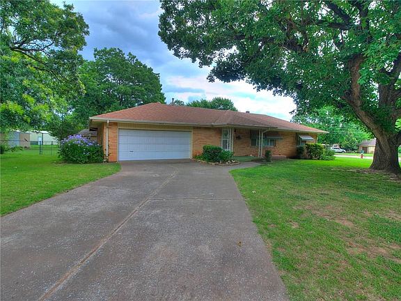 2nd image of 208 Burk Dr