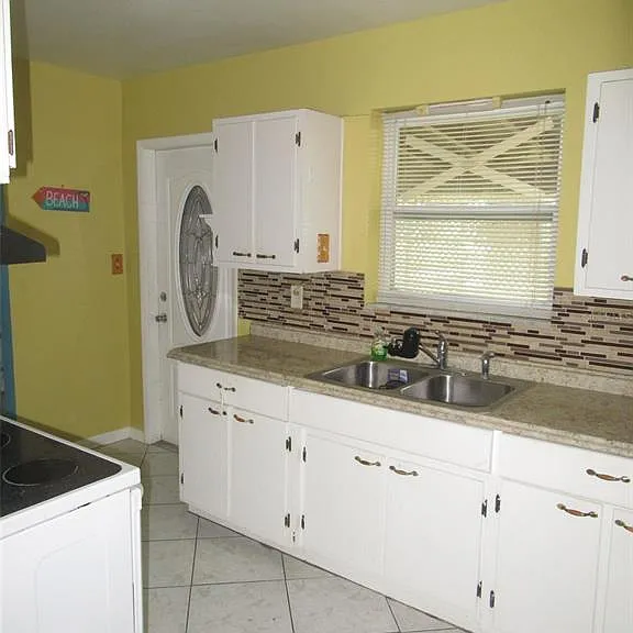 21267 Gladis Ave — Photo 5