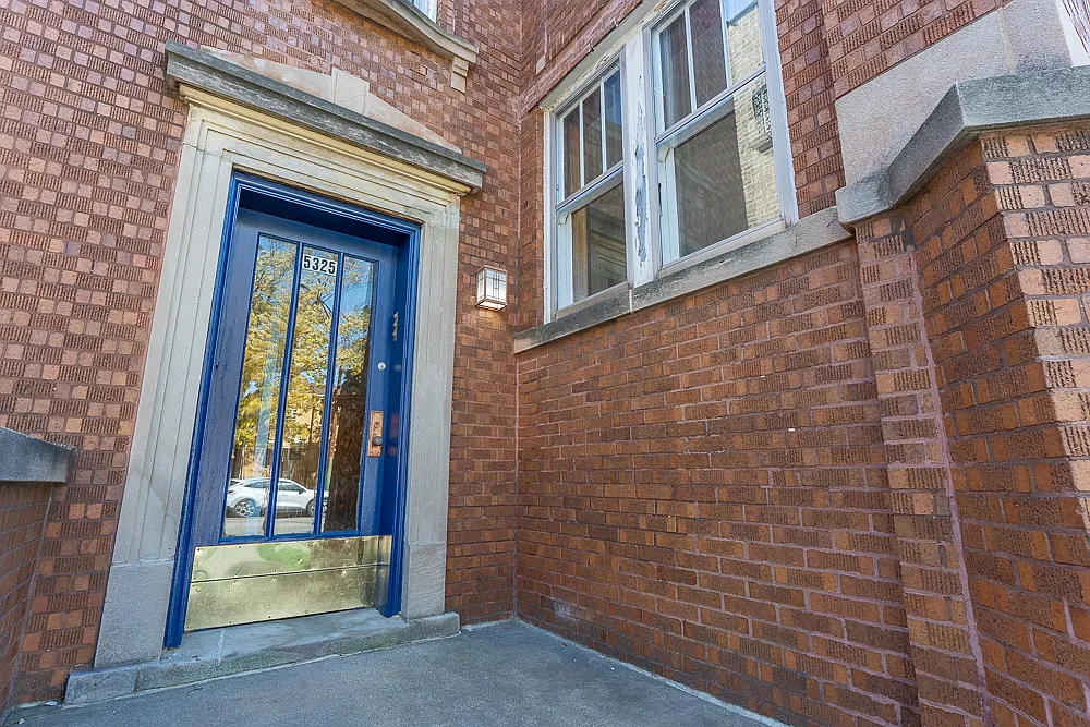 3 bed, 1.0 bath, 1200 sqft, $1,950 — Photo 2