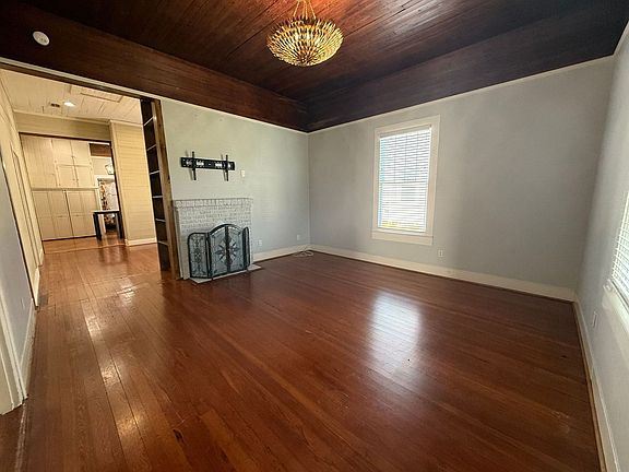 5th image of 1106 E Jackson St