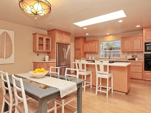 5th image of 729 Ashbourne Dr