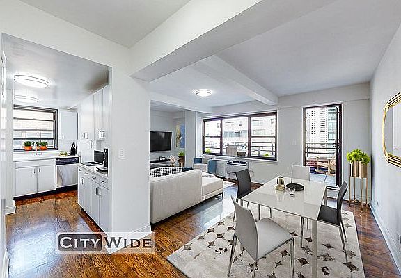 3rd image of 157 E 57th St APT 15A