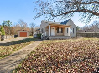 1510 S Division St, Carterville, IL 62918