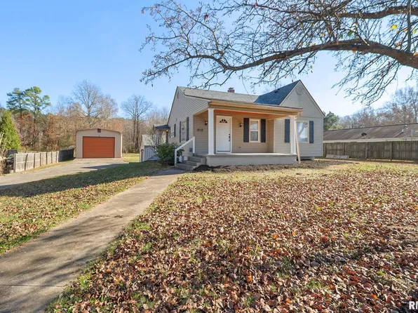 1510 S Division St, Carterville, IL 62918