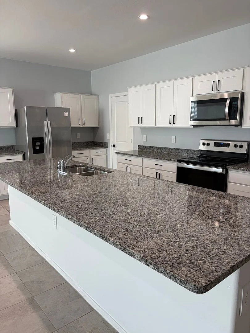 Move In By 10/15/2026- Move In Special: 2 Weekes Off Rent San Alvarez M — Photo 4