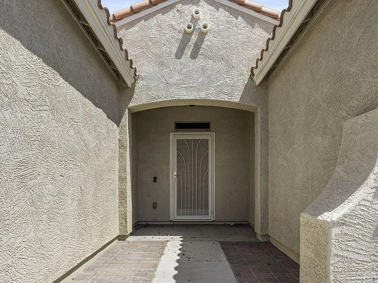 17862 W Caribbean Ln — Photo 2