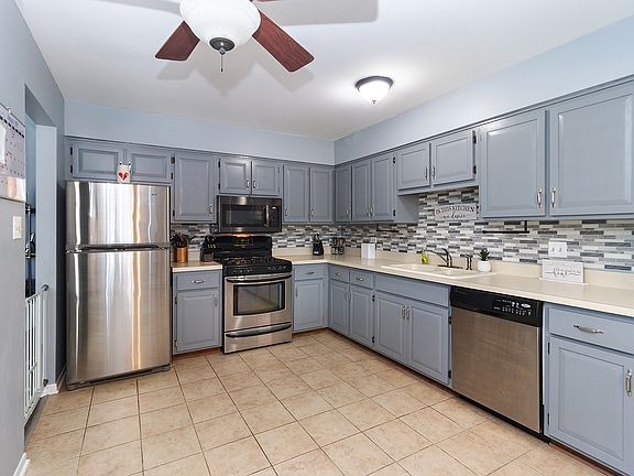 4th image of 7436 153rd St #3