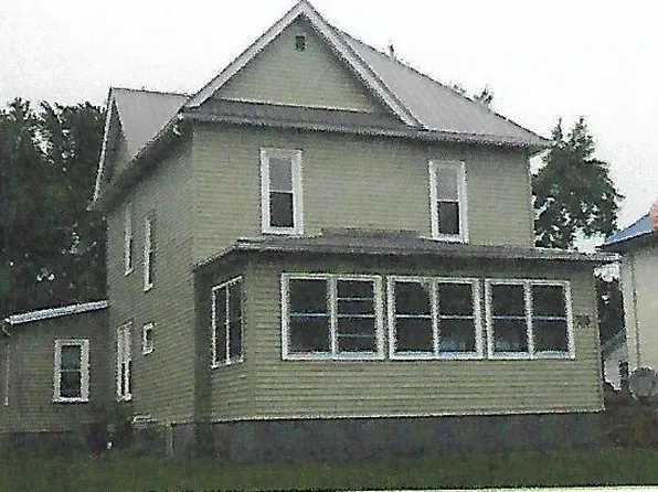 25 2nd St NW, Oelwein, IA 50662