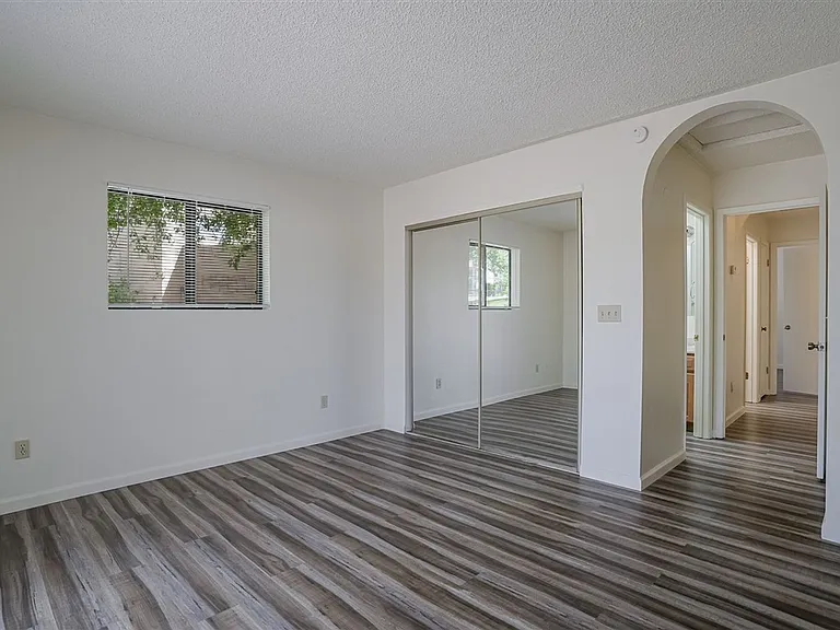 1298 N Tapadero Dr — Photo 11