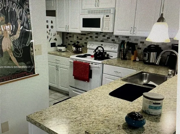 8670 SW 212th St APT 104, Cutler Bay, FL 33189