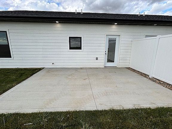 Back patio w privacy fence
