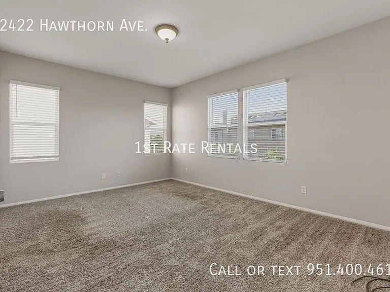 22422 Hawthorn Ave — Photo 10
