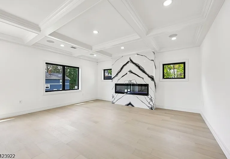 51 Albany Ave — Photo 19