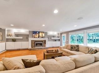 111 Wheel Meadow Dr, Longmeadow, MA 01106