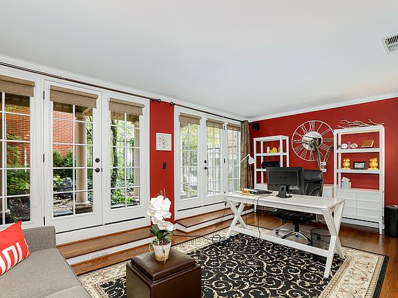 5th image of 2611 N Greenview Ave APT A