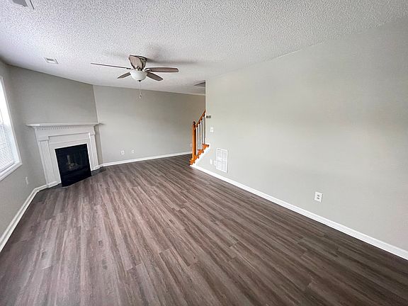 2nd image of 2385 Vineyard Dr APT I5