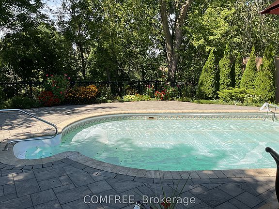 4th image of 10 Sinclair Cres