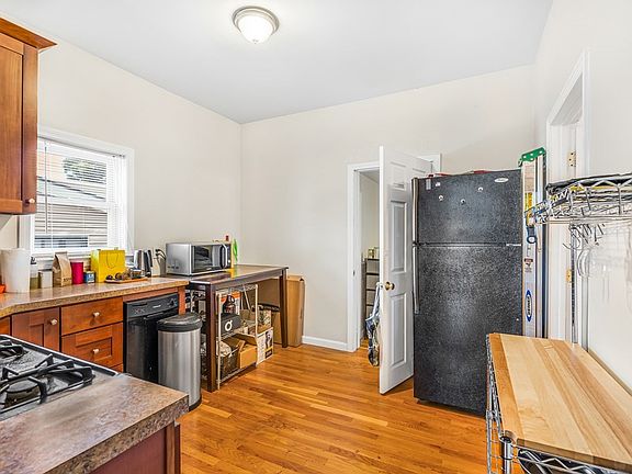 3rd image of 196 Hampshire St