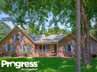 5601 Hollirose Dr, Charlotte, NC 28227