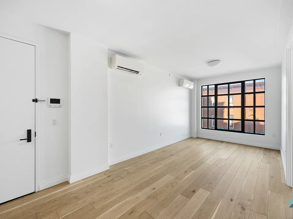 875 4th Ave #618