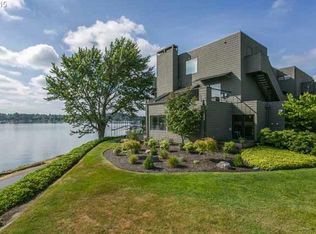 5816 SW Riverpoint Ln, Portland, OR 97239