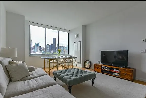 Rented by 212 Consulting Corp | media 9