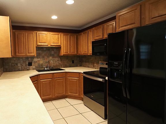 5th image of 1195 Country Gardens Lane