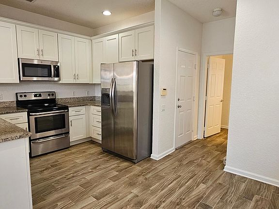 3rd image of 1028 Enclair St