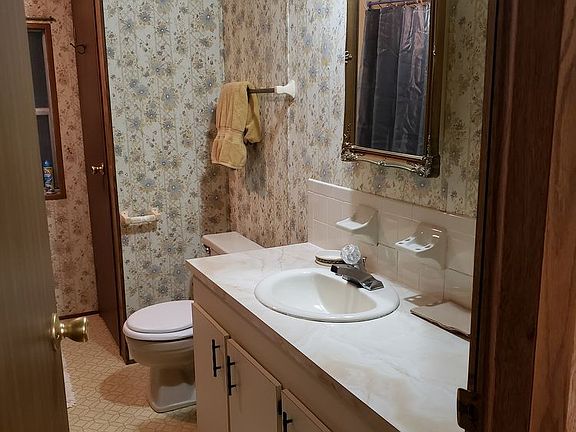 3rd image of 6503 Lakewood Dr Unit B