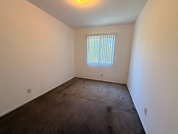 3rd image of 1646 N Hoover St #2-1