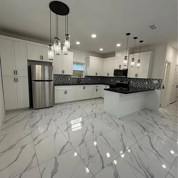 1215 Rosewood Ln #2 — Photo 4