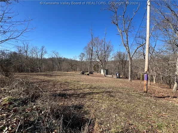 15374 Redmond Ridge Rd, Gallipolis Ferry, WV 25515