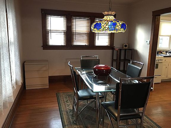 3rd image of 801 W Saint James St