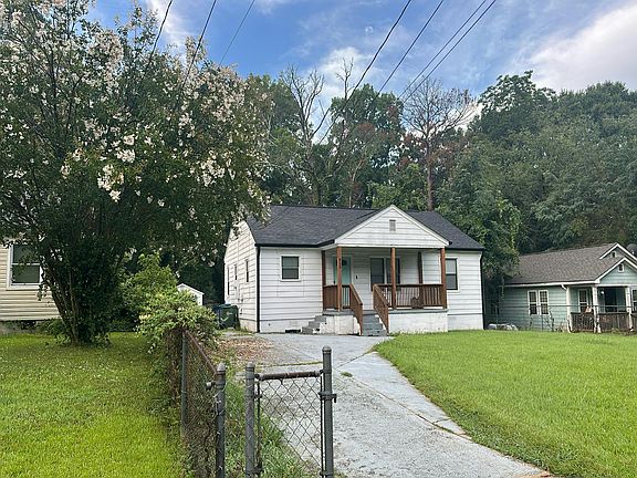 3rd image of 829 Midway St SE