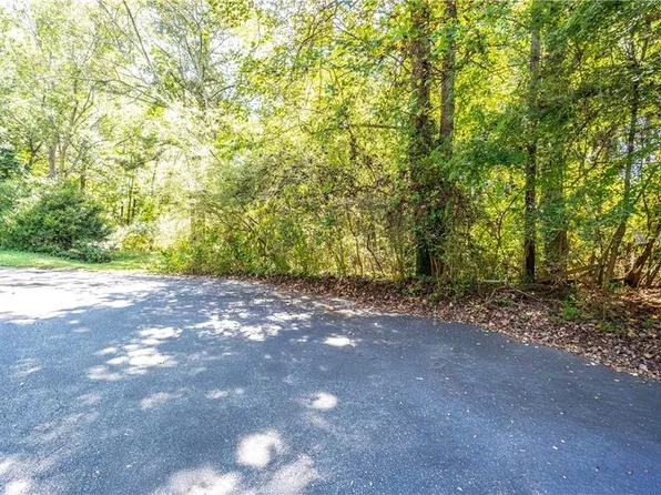 2422 Salem Dr NE, Marietta, GA 30062