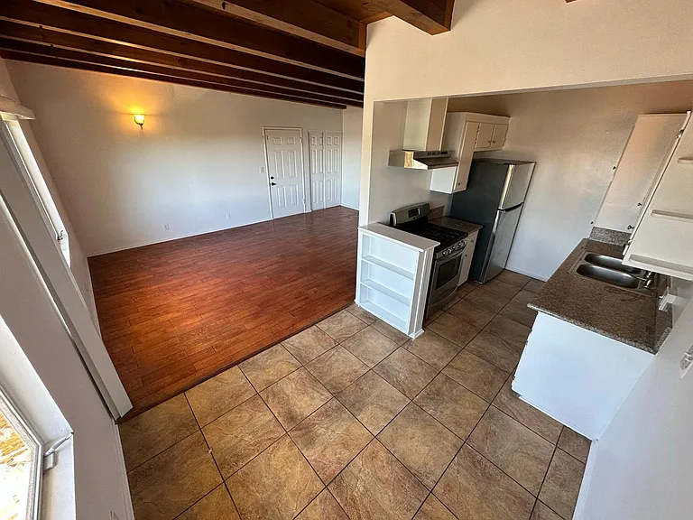 700 Robinson St #6 — Photo 4