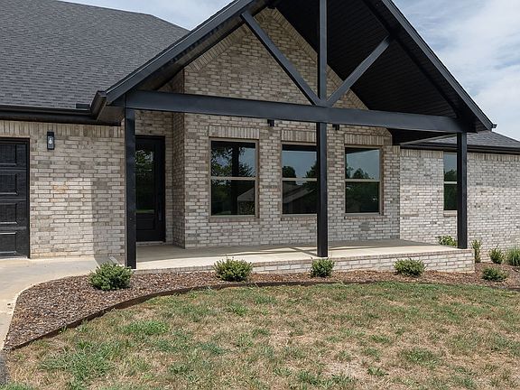 2nd image of 212 Oneal Ln