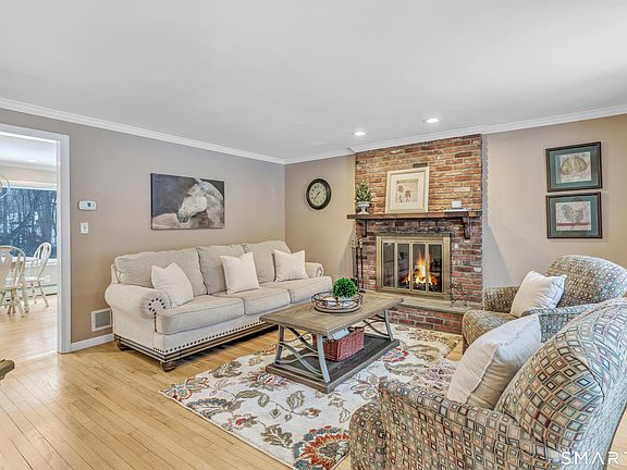 4th image of 85 Teeter Rock Road