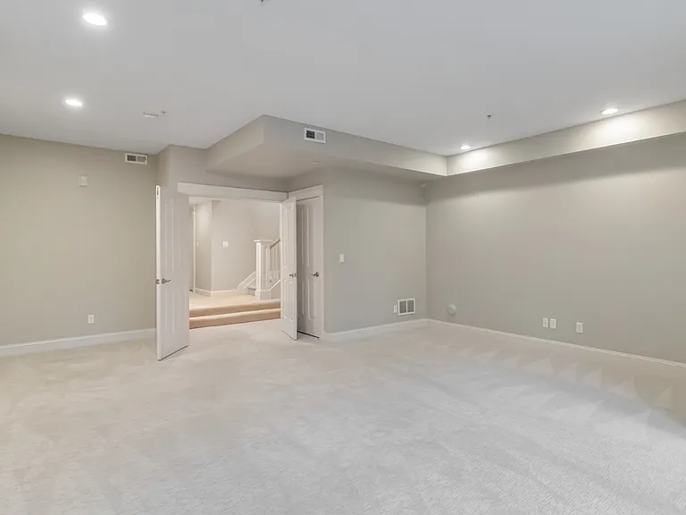5557 Hill St #C — Photo 46